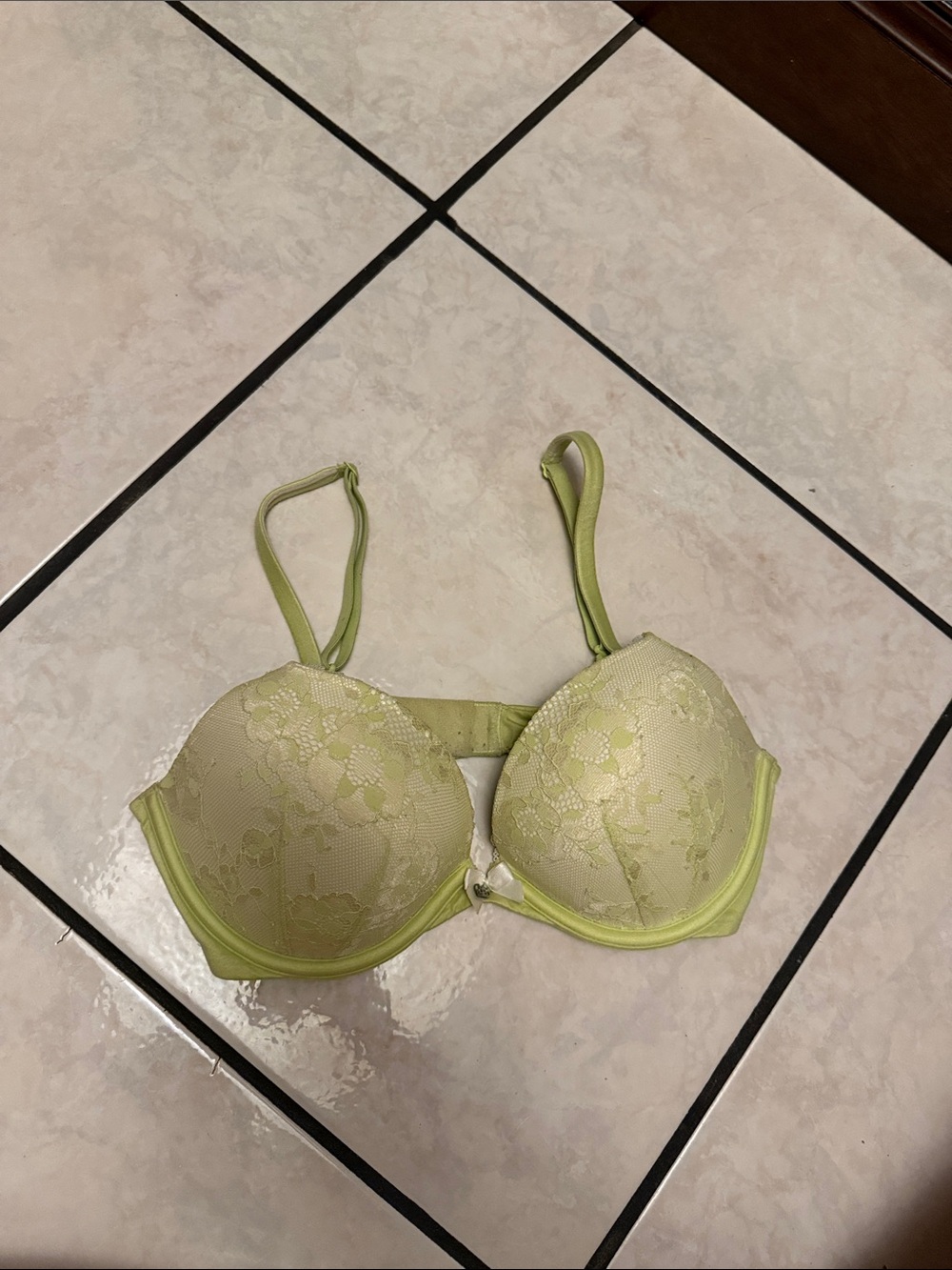 Victoria's Secret Light Lime Lace Push-Up Bra